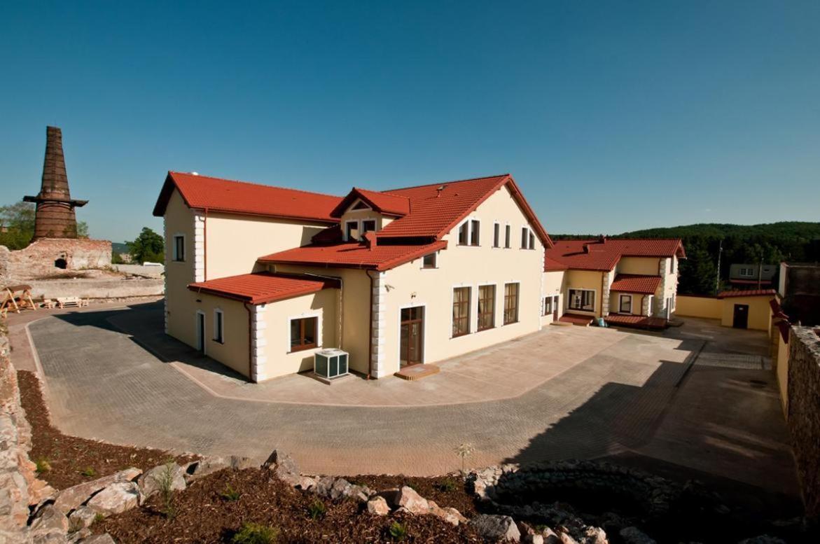 Chelosiowy Dworek Kielce Exterior photo